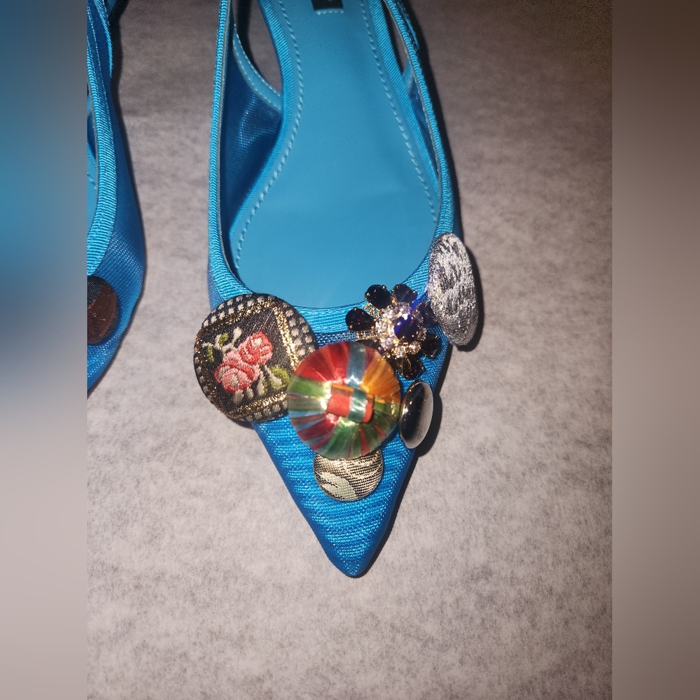 🔥Dolce Gabbana 30 Bejeweled Multicolor Buttons Embellished Slingback Pumps - Picture 7 of 14